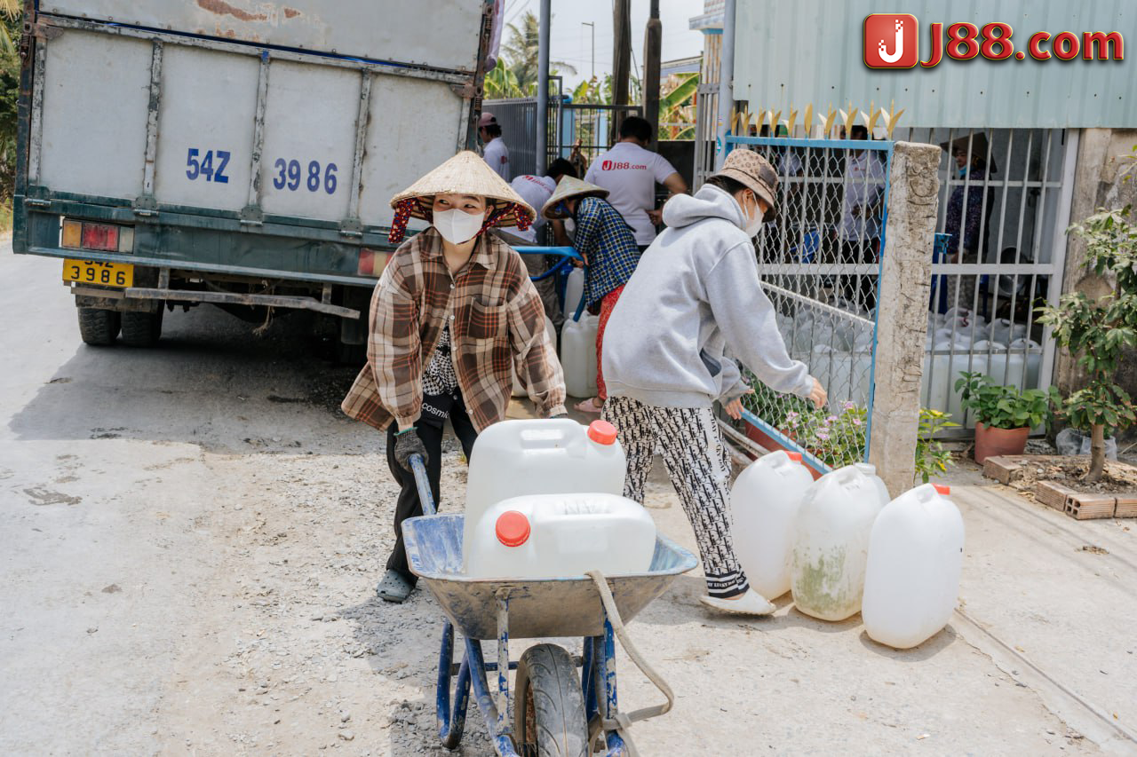 J88 Giọt nước nghĩa tình
